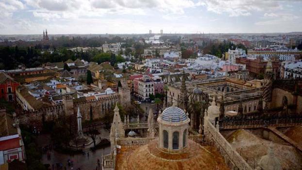 Endülüs'te şiddetli yağış nedeniyle yaklaşık 11 bin kişi evlerinden tahliye edildi