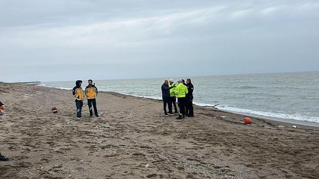 Karasu sahilinde erkek cesedi bulundu