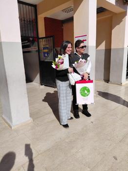 Kanseri yenen Fatma öğretmen öğrencilerine kavuştu