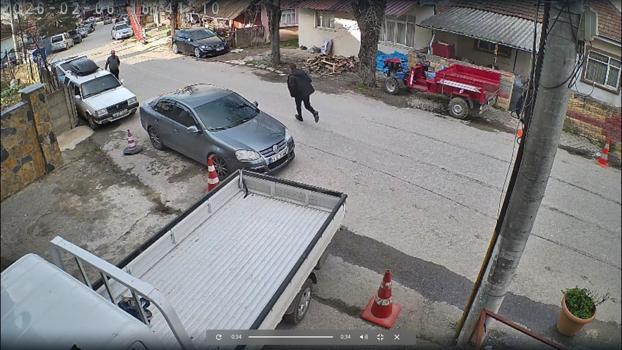 Emekli polisin, eşini ve emlakçıyı öldürdükten sonra kaçtığı anların görüntüleri ortaya çıktı