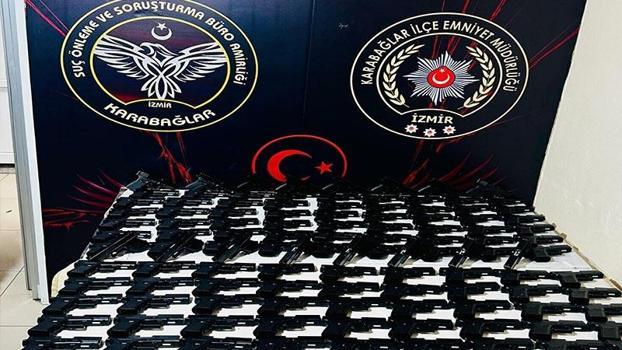 Güvercin kümesinde 124 ruhsatsız tabanca ele geçirildi; 3 gözaltı