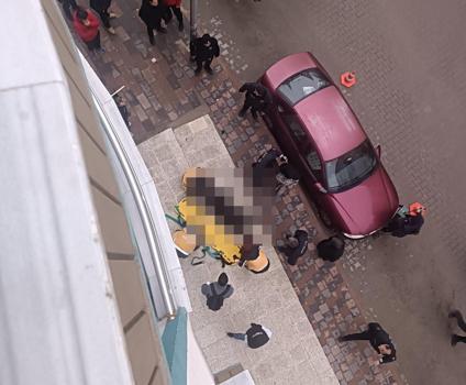 Siirt'te 3'üncü kattan düşen kadın hayatını kaybetti