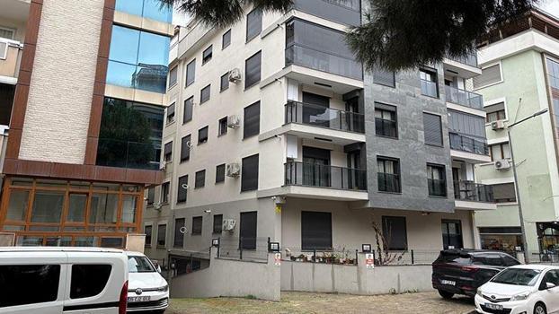 Polis gibi giyinen şüpheli, sokakta tartıştığı kişiyi tabancayla vurdu