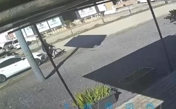 Otomobilin çarptığı bisikletlinin öldüğü kaza kamerada