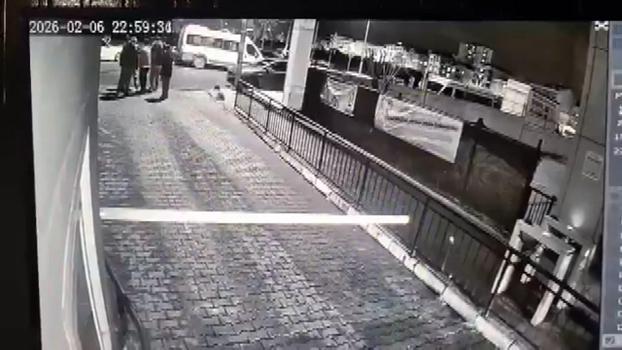 Küçükçekmece'de polis memuru ve eşini sokak ortasında darbettiler