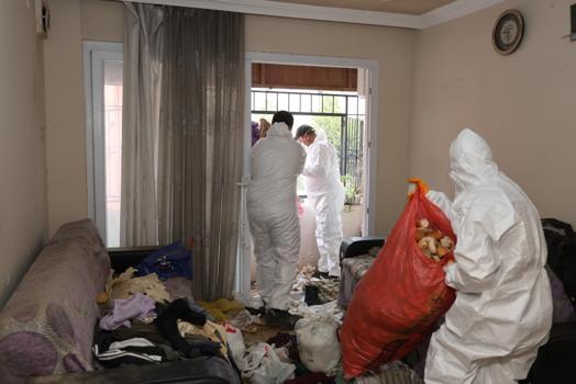 Toroslar’da çöp evden 8 ton atık ve ruhsatsız tüfek çıktı