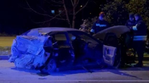 Yoldan çıkıp karşı şeride geçen otomobil ile TIR çarpıştı; 2 yaralı