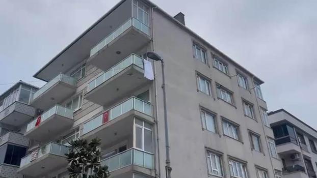 Küçükçekmece'de istinat duvarı yıkıldı; 5 katlı bina tahliye edildi