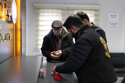 Çiftçiyi, 5 milyon liralık ziynet eşyasını alarak dolandıran şüpheliler yakalandı