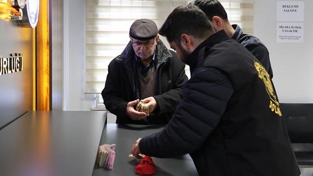 Çiftçiyi, 5 milyon liralık ziynet eşyasını alarak dolandıran şüpheliler yakalandı