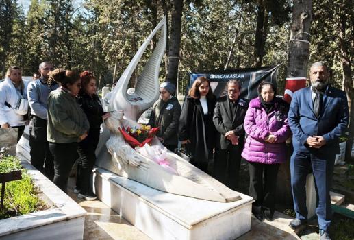 Özgecan Aslan, mezarı başında anıldı