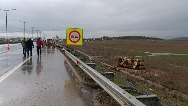 Gaziantep'te askeri araç devrildi; 10 yaralı