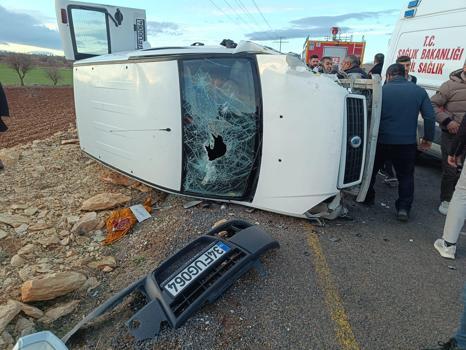 Mardin'de otomobil ile hafif ticari araç çarpıştı: 4 yaralı