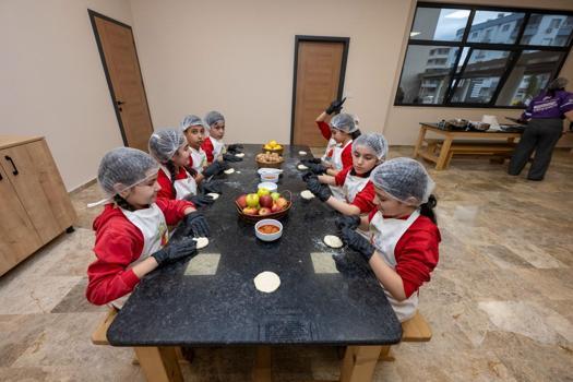 Çocuk kampüsünde atölyeler dolu dolu geçiyor