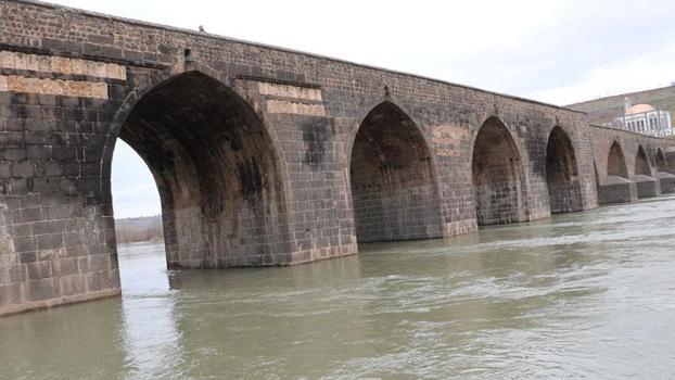 Barajlardan kontrollü tahliye sonrası Dicle Nehri’nin su seviyesi yükseldi