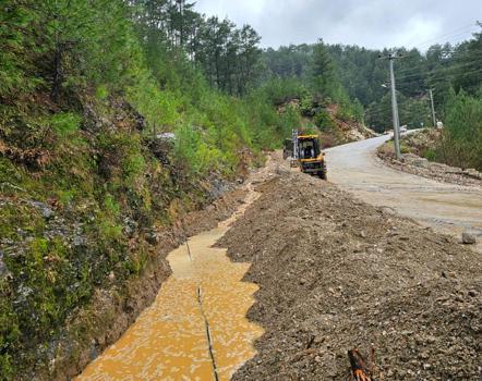 Alanya’da tıkanan menfezler Büyükşehir ekiplerince açıldı