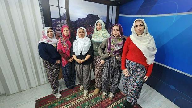 Muğla'da kadın gazetecilerden Başkan Güneş'e yöresel kıyafetli destek