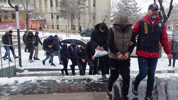 Erzurum merkezli 29 ilde siber dolandırıcılık operasyonu; 68 gözaltı