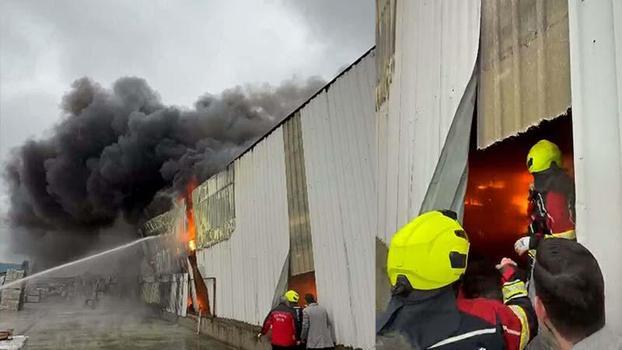 Balıkesir'de depoda yangın