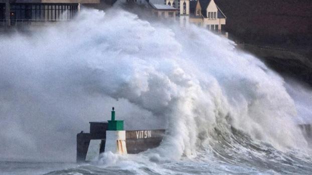 Fransa'da Nils Fırtınası nedeniyle 850 bin hane elektriksiz kaldı