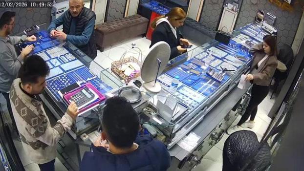 Sahte altın zinciri bozdurmak istedi o anlar kameralara yansıdı