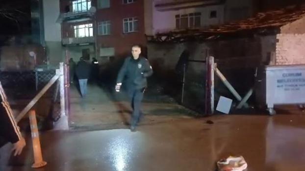 Sokak ortasında 2 kişi, bacaklarından vuruldu