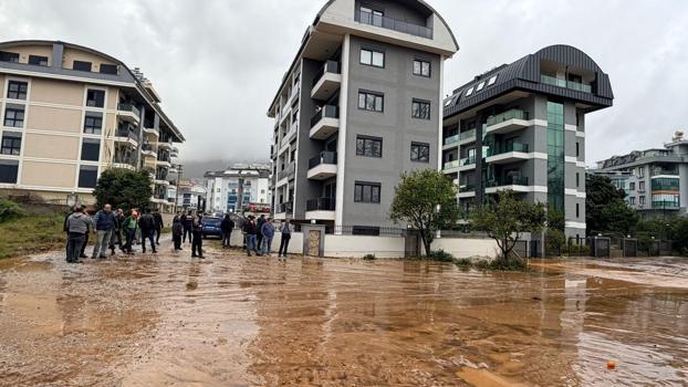 Antalya'yı sağanak vurdu; 7 ilçede okullar tatil edildi / Ek fotoğraflar