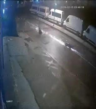 İstanbul- Ataşehir'de hafif ticari araca çarpan motosiklet sürücüsü yaralandı