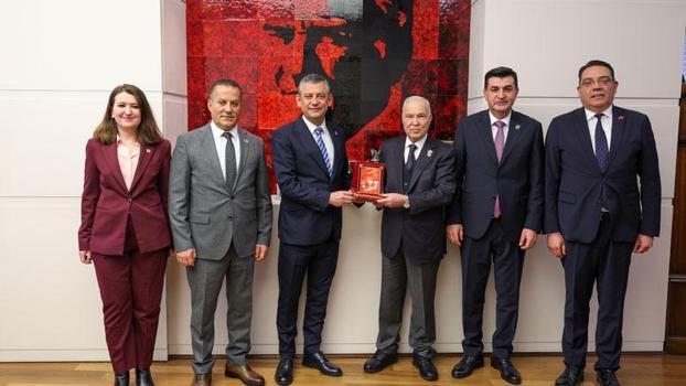 Özgür Özel, şehit ve gazi derneklerinin temsilcileriyle bir araya geldi