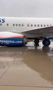 Kalkışa hazırlanan uçağın iniş takımları kırıldı