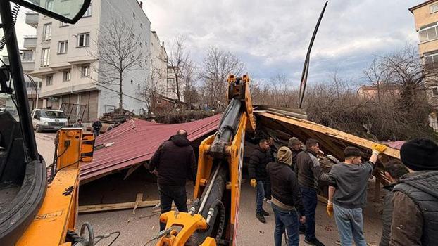 Ordu’nun yüksek kesimlerinde fırtına; 11 evin çatısı uçtu