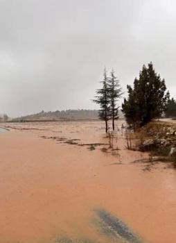 Mersin'de sağanak ve fırtına hayatı olumsuz etkiledi