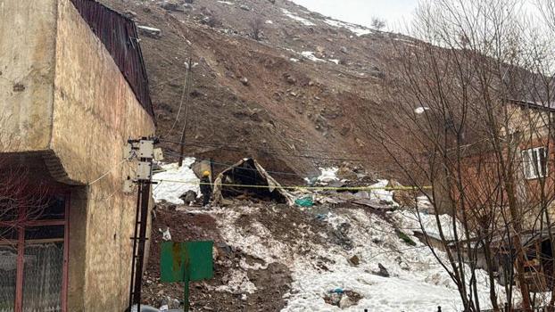 Heyelanda tandır evi çöktü: 2 yaralı