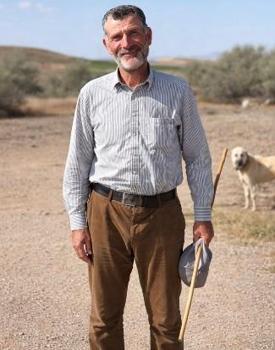 Kopan elektrik telini kaldırmaya çalışırken akıma kapılıp öldü