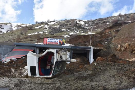 Bitlis’te toprak kaydı, erken tahliye faciayı önledi