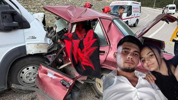 Minibüsle çarpışan otomobilin sürücüsü ve eşi öldü