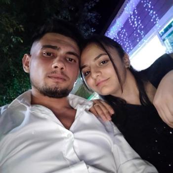 Minibüsle çarpışan otomobilin sürücüsü ve eşi öldü