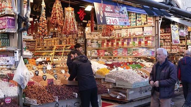Mısır Çarşısı'nda Ramazan öncesi alışveriş yoğunluğu