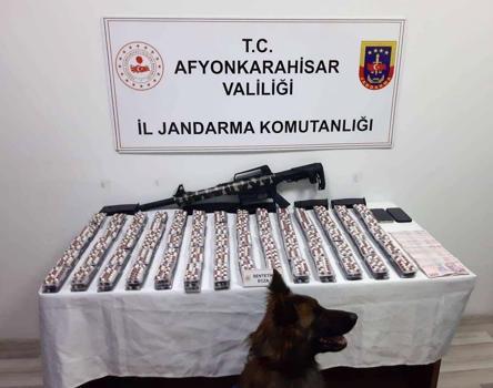 Jandarma operasyonlarında kaçak parfüm ve uyuşturucu ele geçirildi