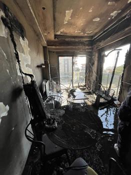 Yangında oturma odası kullanılamaz hale geldi