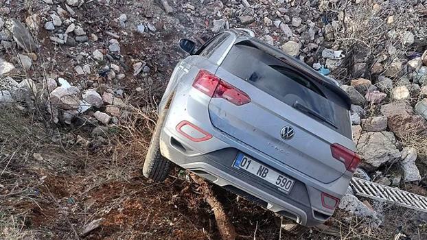 Adıyaman'da otomobil şarampole devrildi: 4 yaralı