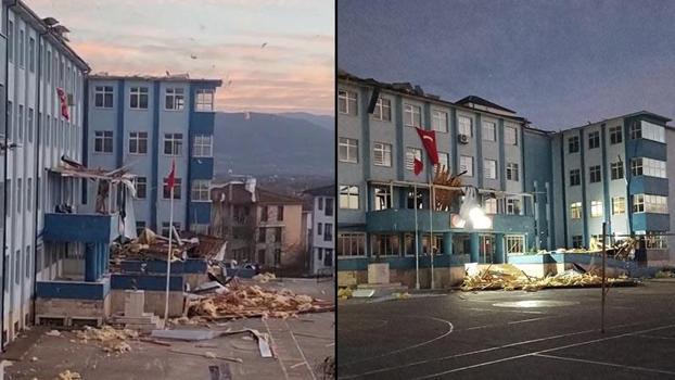 Düzce'de şiddetli rüzgar lisenin çatısını uçurdu; eğitime yarın ara veridi