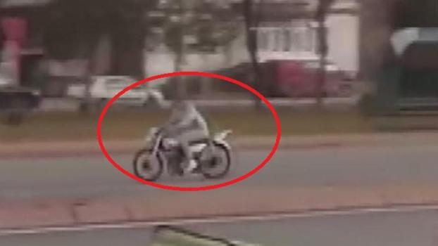 Trafikte motosikletiyle tehlikeli hareketler yapan sürücüye 71 bin TL ceza; o anlar kamerada
