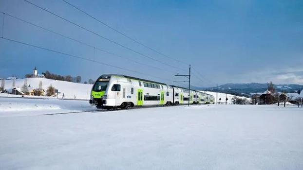 İsviçre'de 80 yolcuyu taşıyan tren raydan çıktı