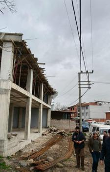 Elektrik akımına kapılan işçi, inşaatın 2'nci katından düşüp yaralandı