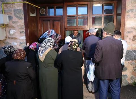 Osmangazi Belediyesi’nden ihtiyaç sahibi vatandaşlara çorba ve ekmek ikramı