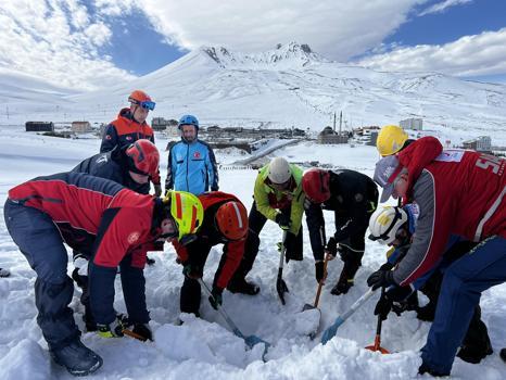 Erciyes'te 171 personelin katılımı ile çığ tatbikatı / Ek fotoğraflar