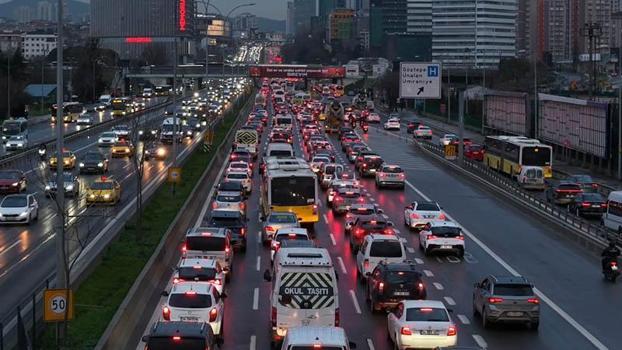İstanbul'da trafik yoğunluğu yüzde 89'a ulaştı