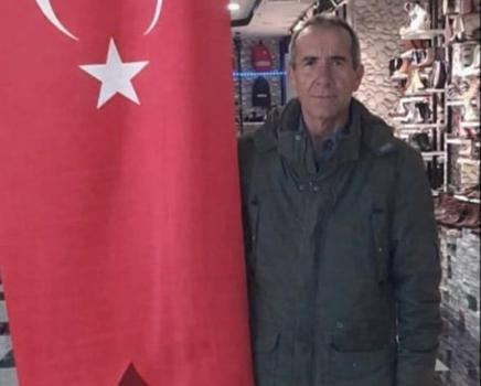 Babasını 12 bıçak darbesiyle yaraladı, yardıma gelen ekiplere kapıyı açmadı