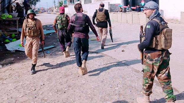 Pakistan'da bombalı saldırı: 12 ölü